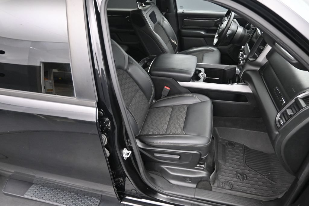 Used 2020 RAM 1500 Big Horn w/ Built-to-serve Edition AWD/4WD image 13