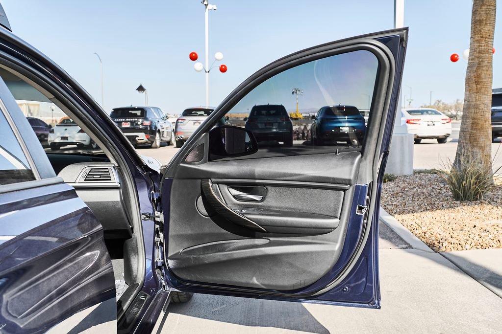 Used 2018 BMW 320i Sedan image 10