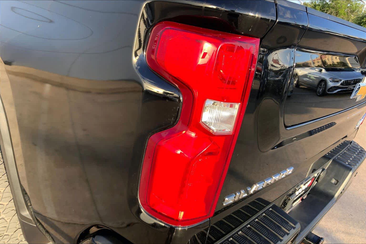 Used 2022 Chevrolet Silverado 3500 High Country w/ Technology Package AWD/4WD image 29