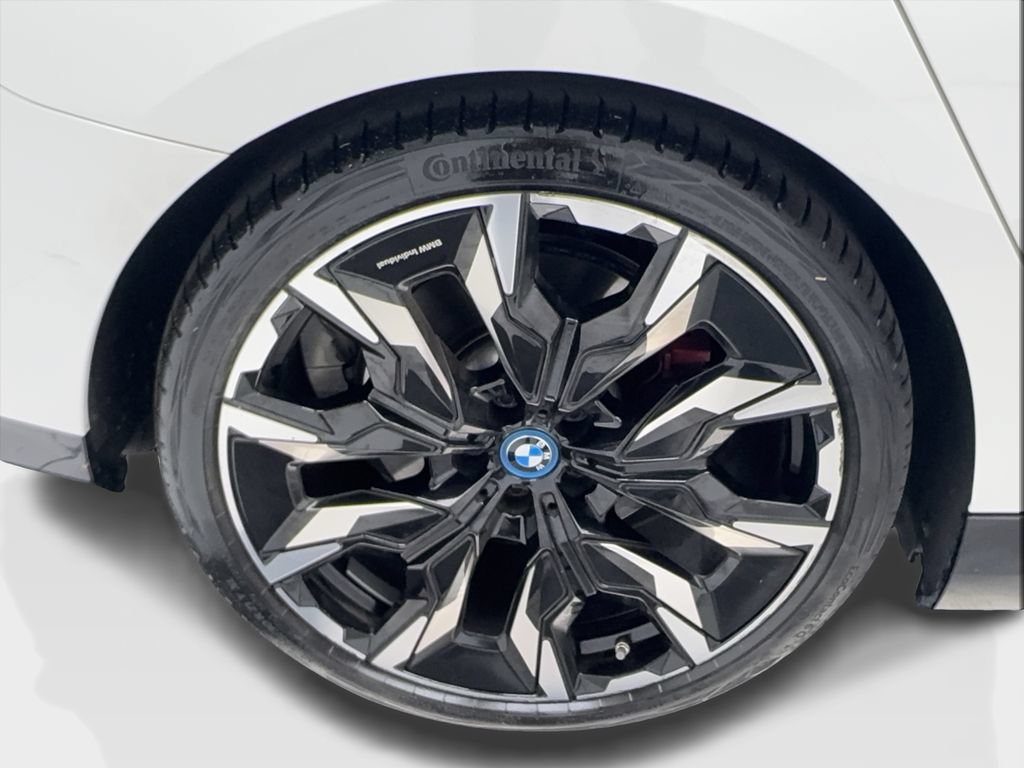 Used 2024 BMW i5 eDrive40i w/ Executive Package RWD image 16