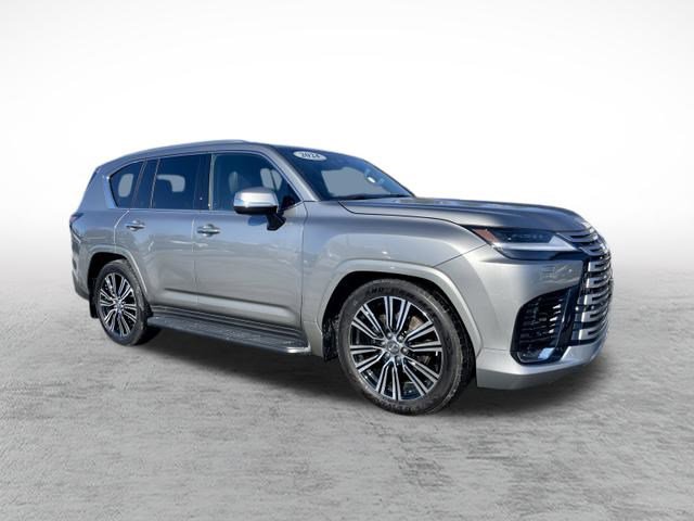 Used 2025 Lexus LX 600 4WD w/ Luxury Package image 3