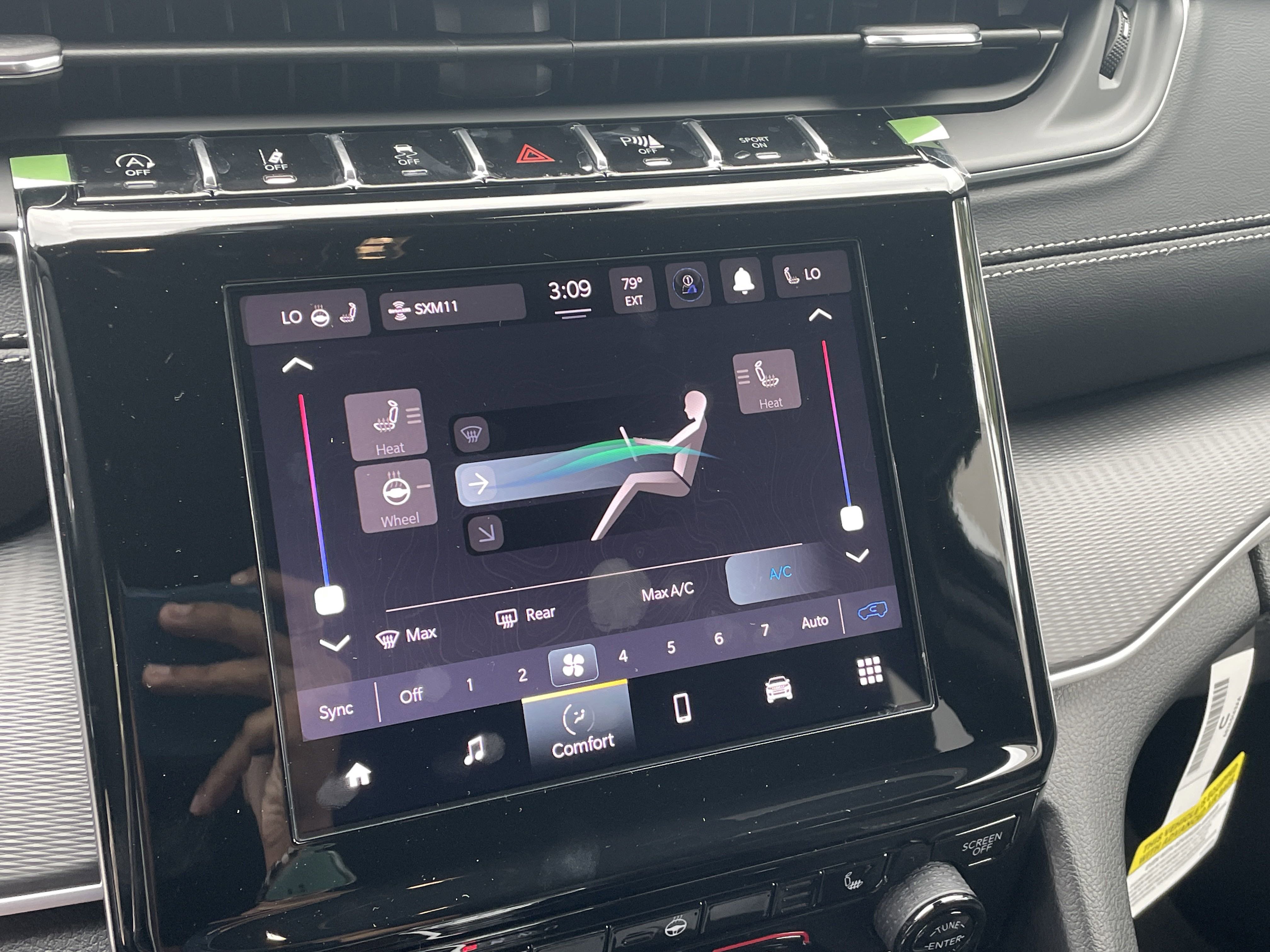 New 2025 Jeep Grand Cherokee Altitude image 45