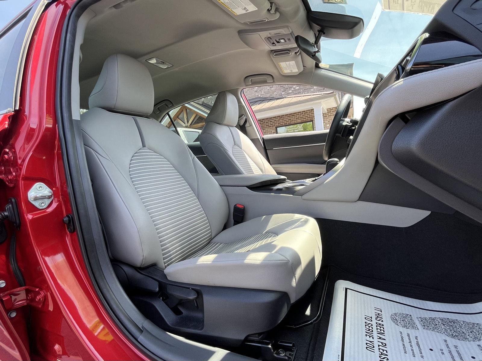 Used 2022 Toyota Camry SE FWD image 14
