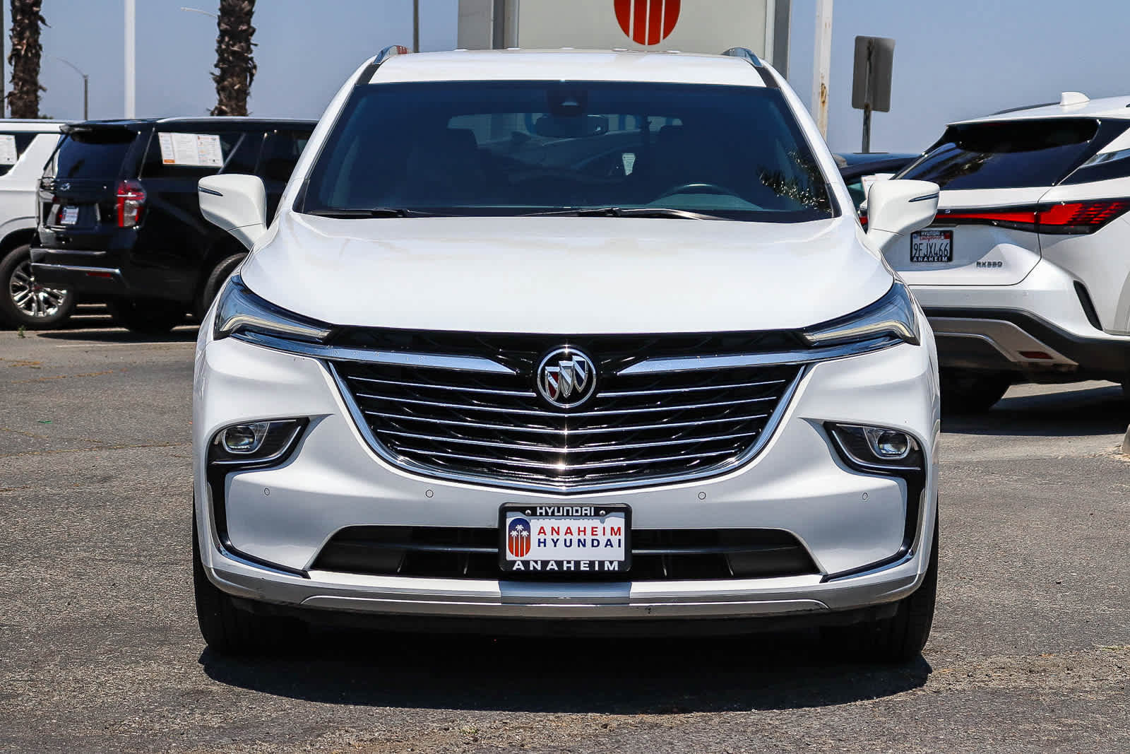 Used 2023 Buick Enclave Essence FWD image 2