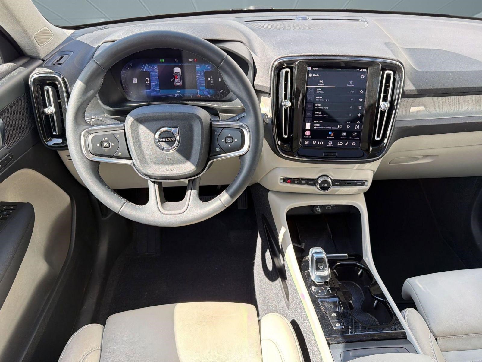 Used 2023 Volvo XC40 B5 Plus w/ Protection Package Premier image 27