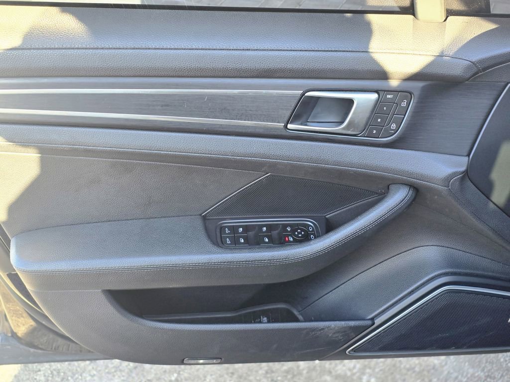 Used 2023 Porsche Panamera Platinum Edition image 19