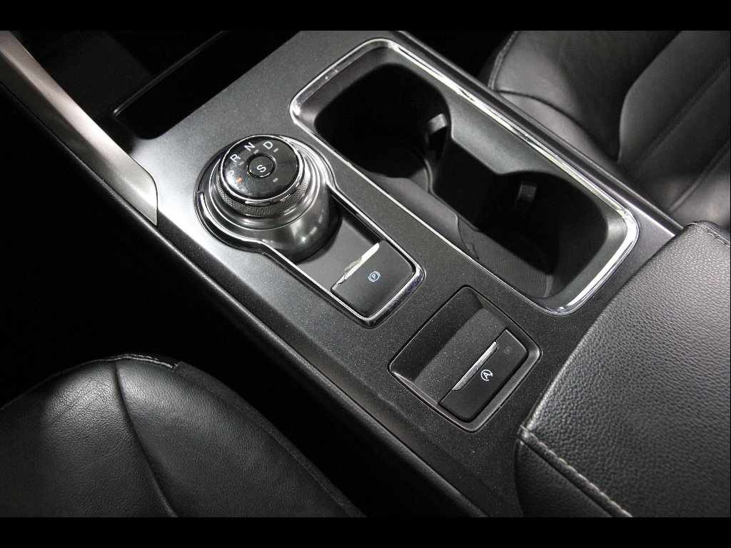 Used 2017 Ford Fusion SE w/ Fusion SE Technology Package FWD image 17