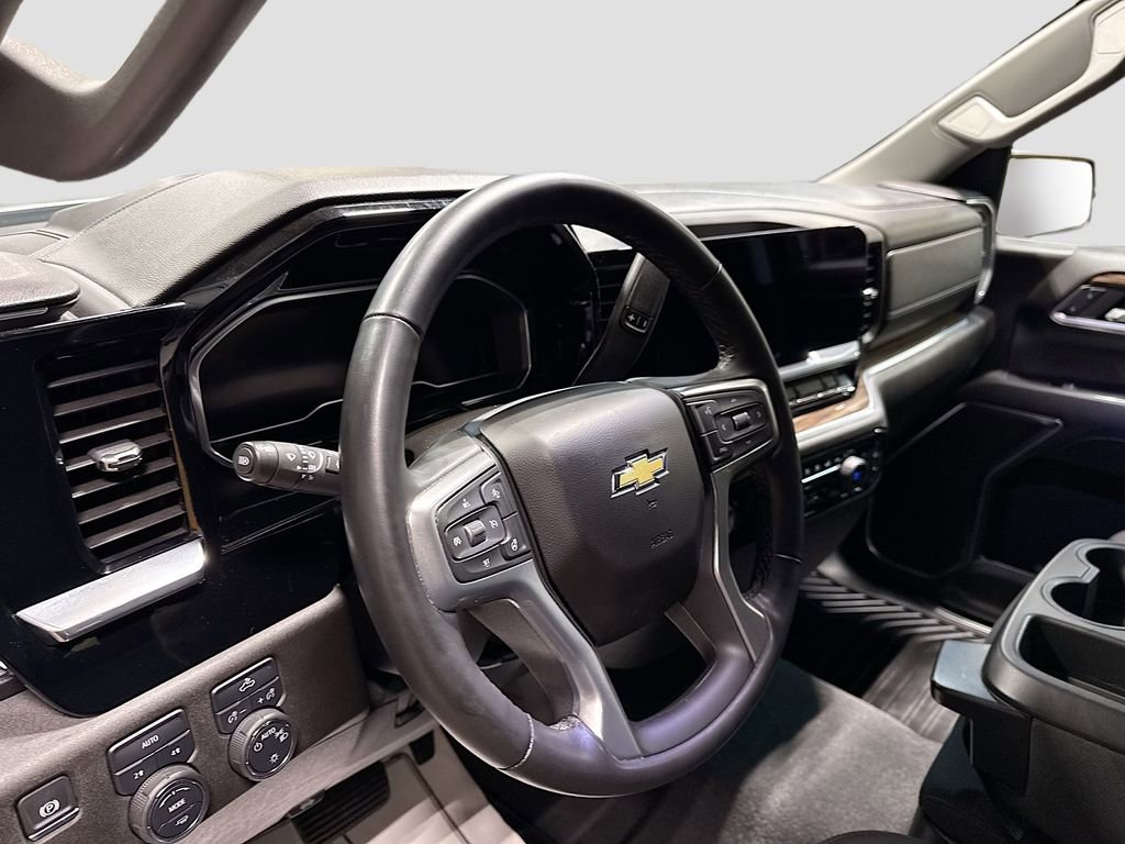 Used 2024 Chevrolet Silverado 1500 LT image 9