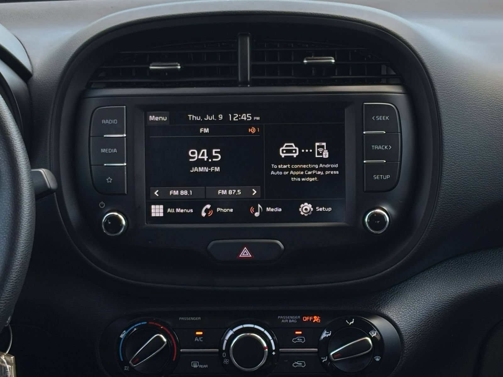 Used 2025 Kia Soul LX w/ LX Technology Package FWD image 14