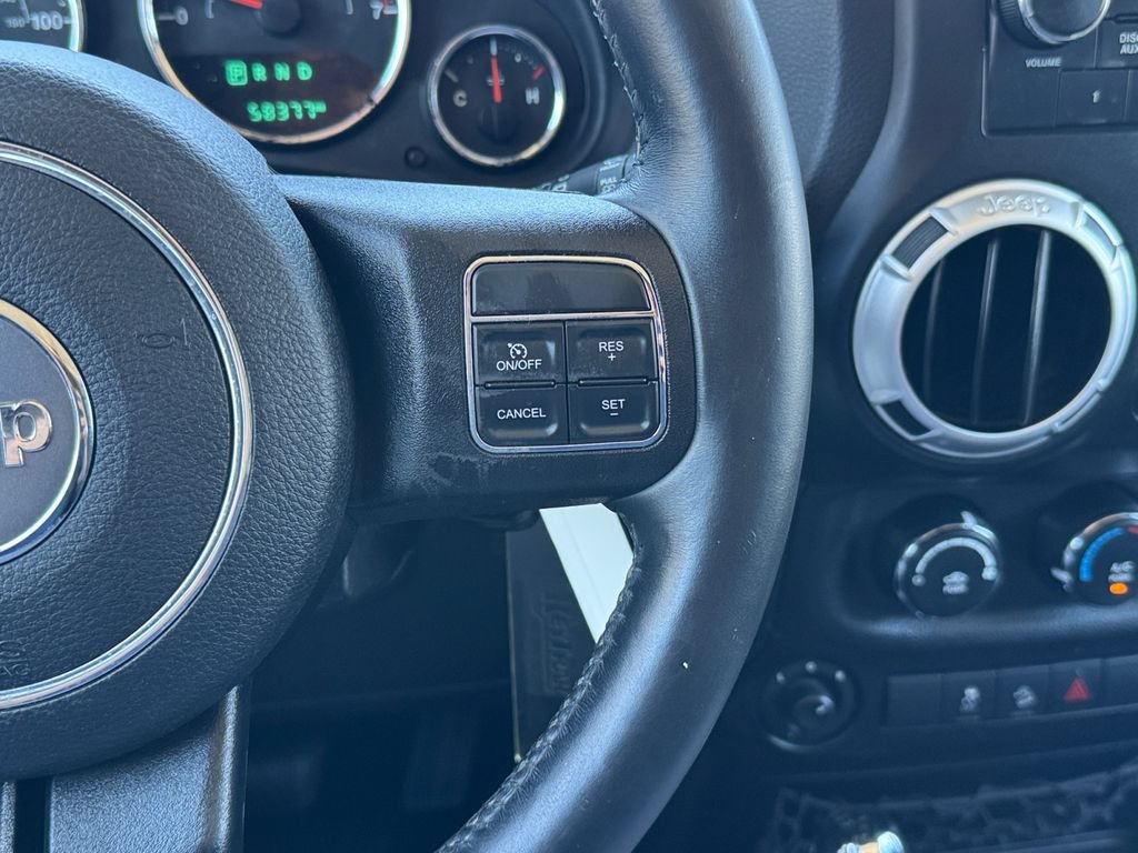 Used 2016 Jeep Wrangler Unlimited Rubicon w/ Connectivity Group AWD/4WD image 12
