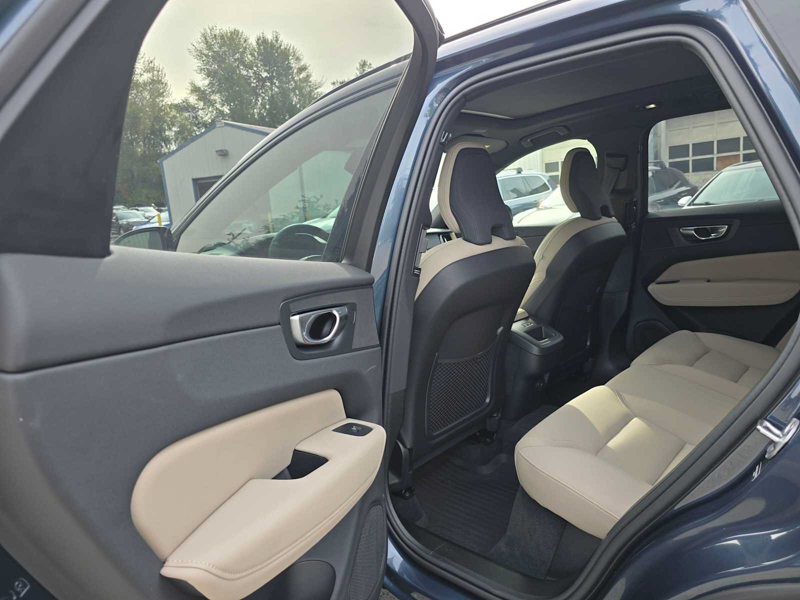 Used 2026 Volvo XC60 B5 Plus w/ Protection Package Premier AWD/4WD image 16