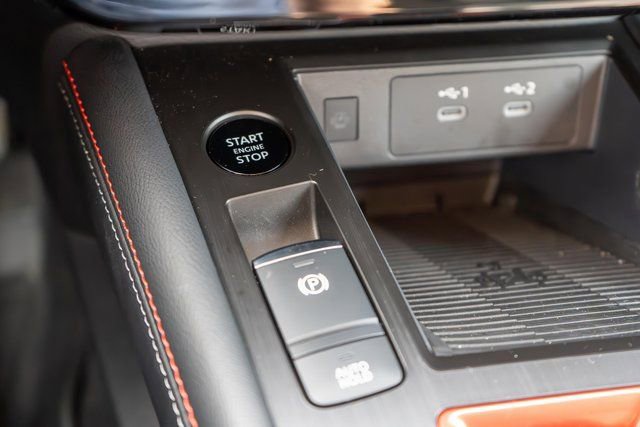 Certified 2025 Nissan Kicks SR image 31