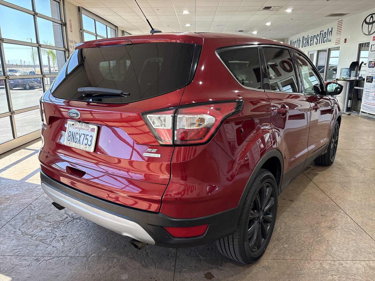 Used 2017 Ford Escape SE FWD image 2