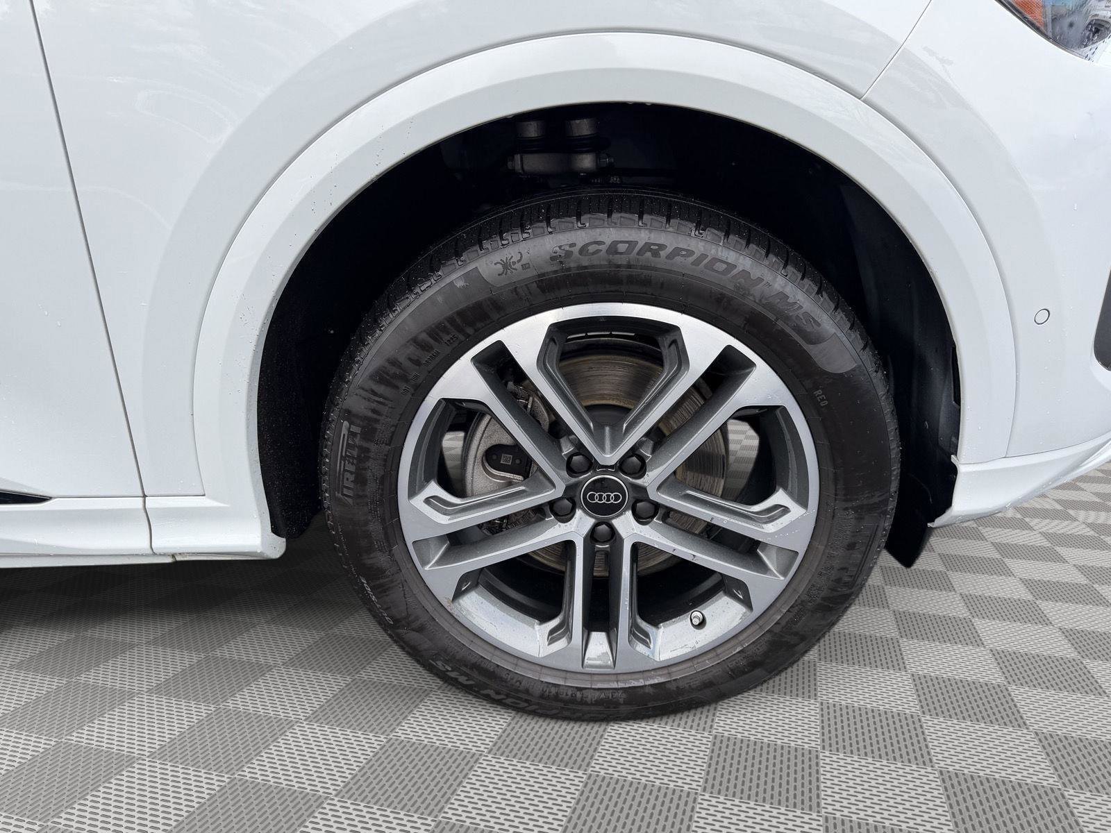 Used 2025 Audi Q5 Premium Plus w/ Premium Plus image 9