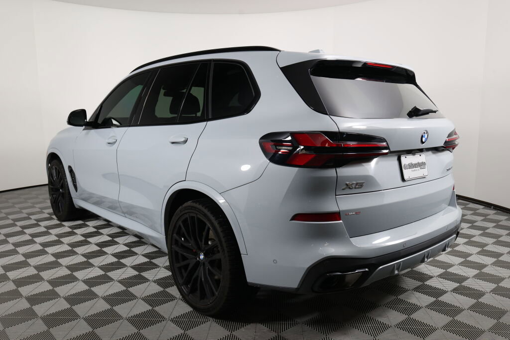 Used 2024 BMW X5 xDrive40i w/ M Sport Package image 4