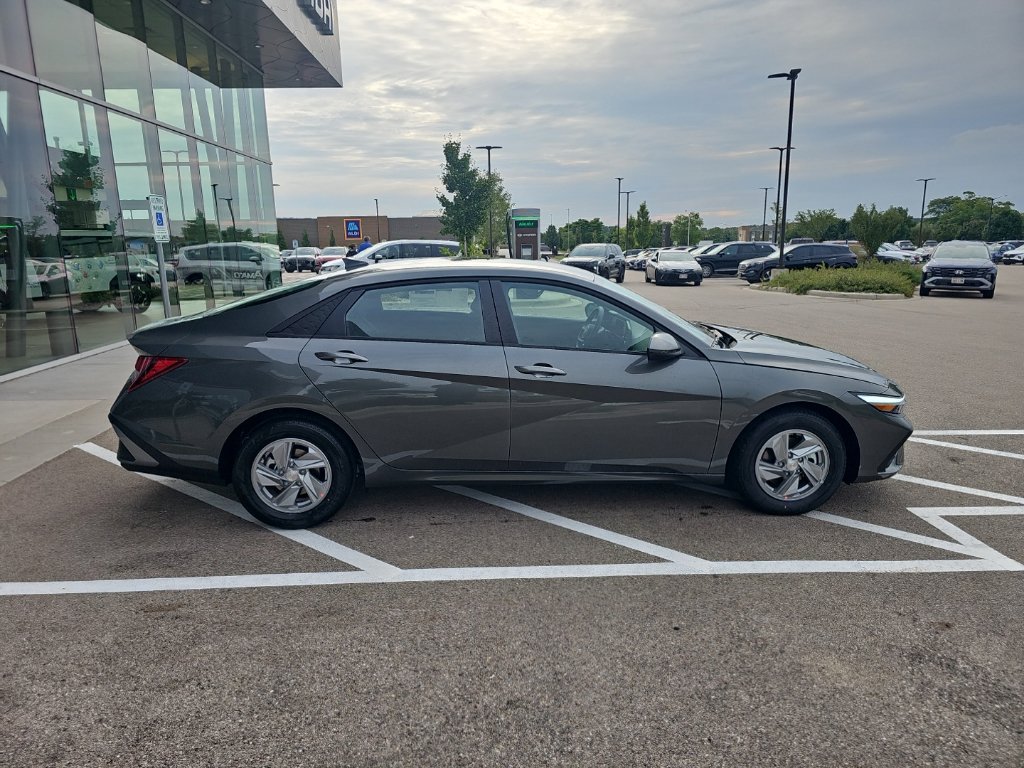 New 2026 Hyundai Elantra SE FWD image 6