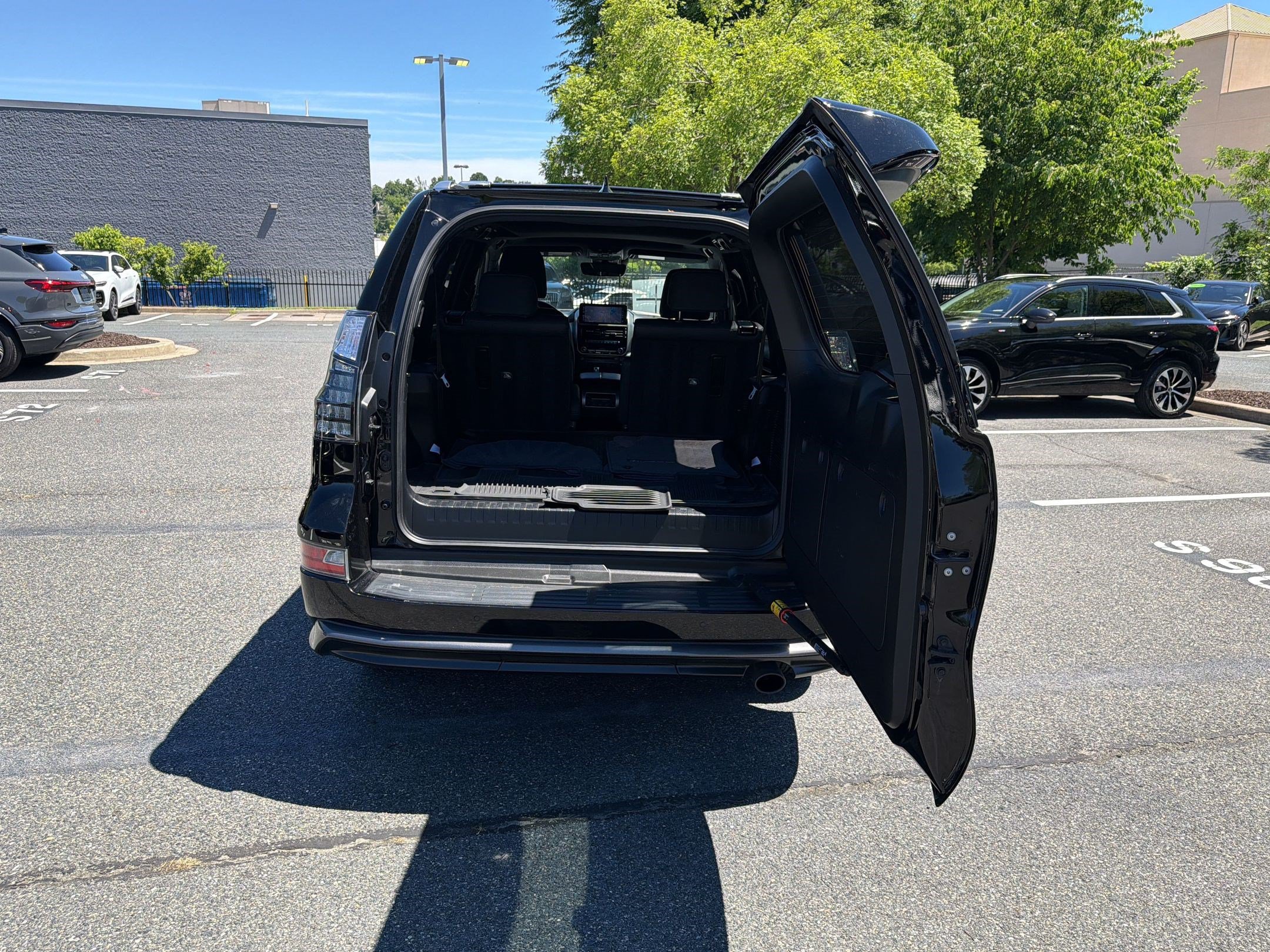 Used 2023 Lexus GX 460 Premium AWD/4WD image 32