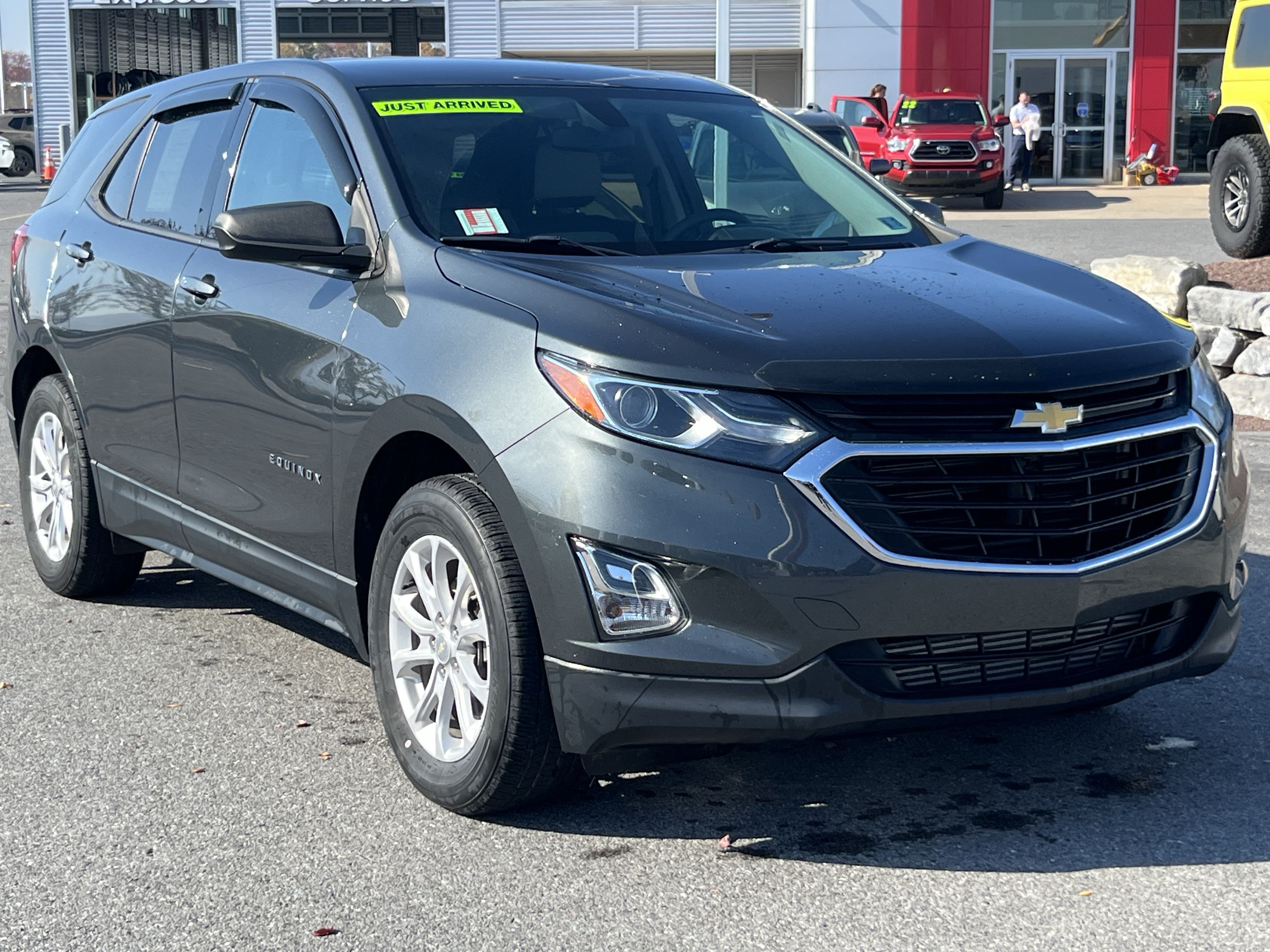 Used 2019 Chevrolet Equinox LS w/ LS Convenience Package AWD/4WD image 1