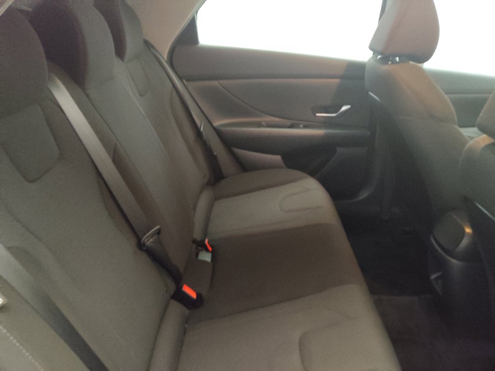 Used 2024 Hyundai Elantra SE FWD image 19