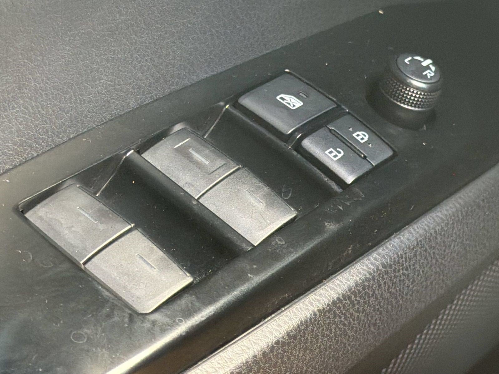 Used 2025 Toyota Camry SE FWD image 28