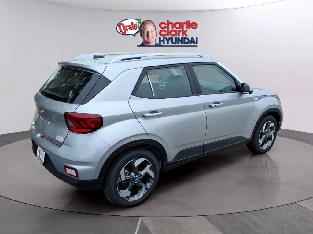 New 2026 Hyundai Venue SEL FWD image 5