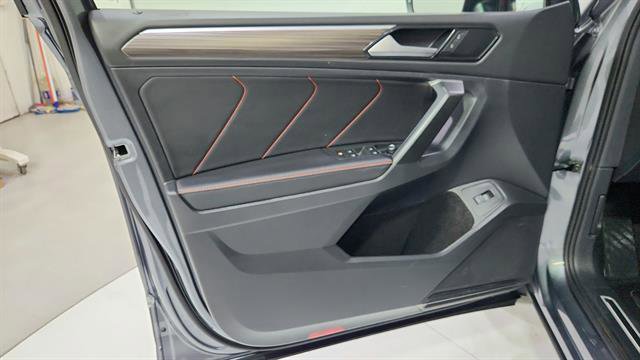 Used 2024 Volkswagen Tiguan Wolfsburg Edition image 20