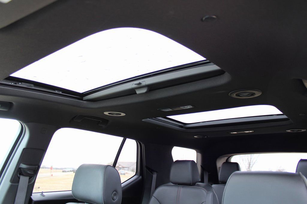 Used 2023 Chevrolet Traverse RS image 12
