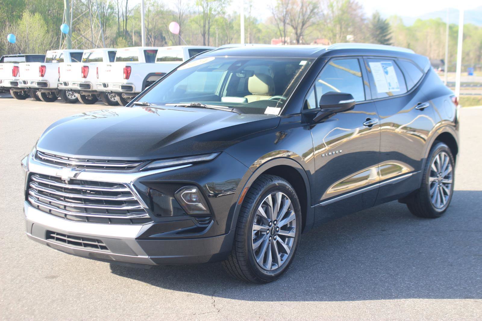Used 2024 Chevrolet Blazer Premier w/ Driver Confidence II Package AWD/4WD image 3