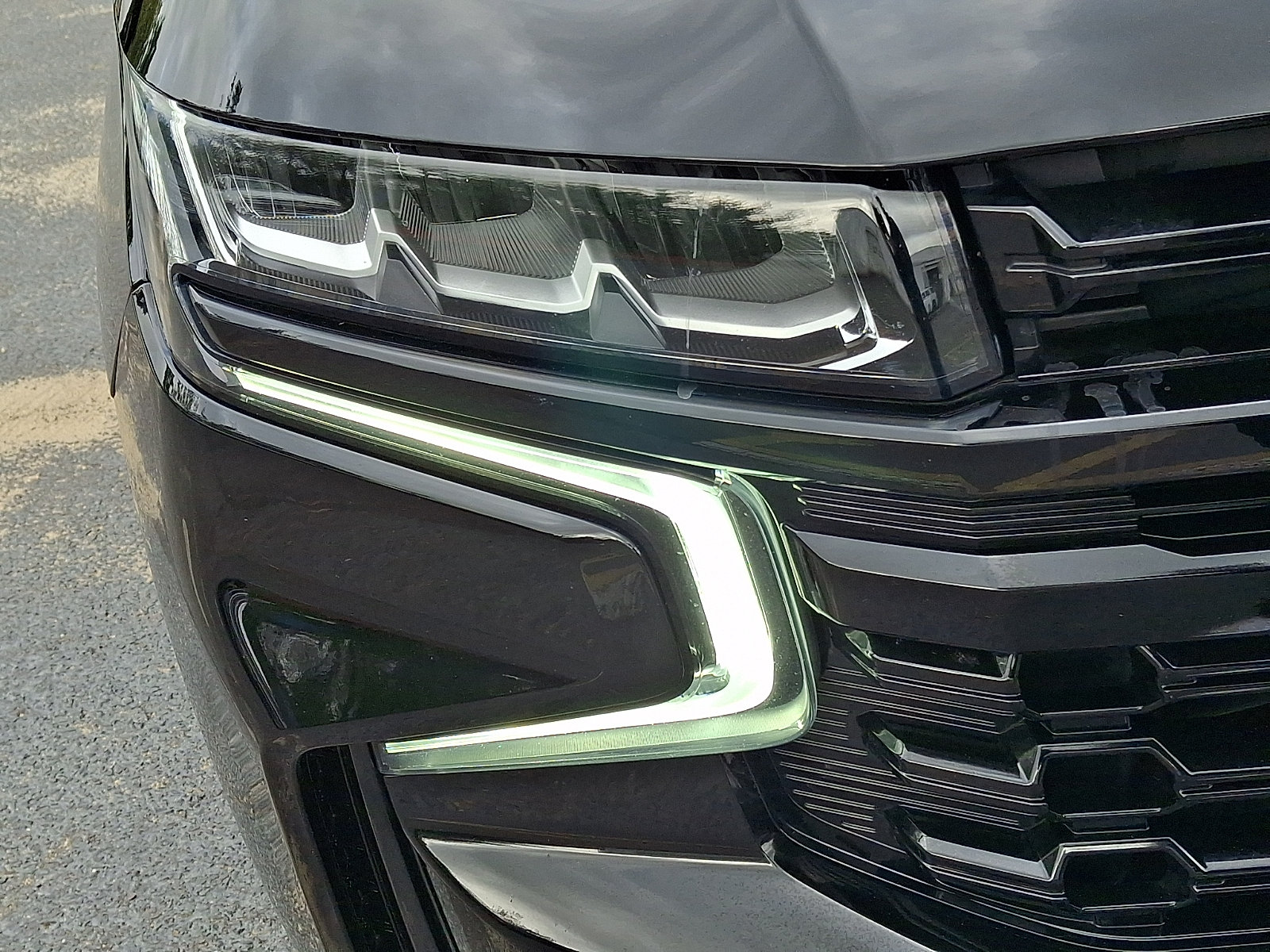Certified 2023 Chevrolet Tahoe Z71 w/ Luxury Package AWD/4WD image 9