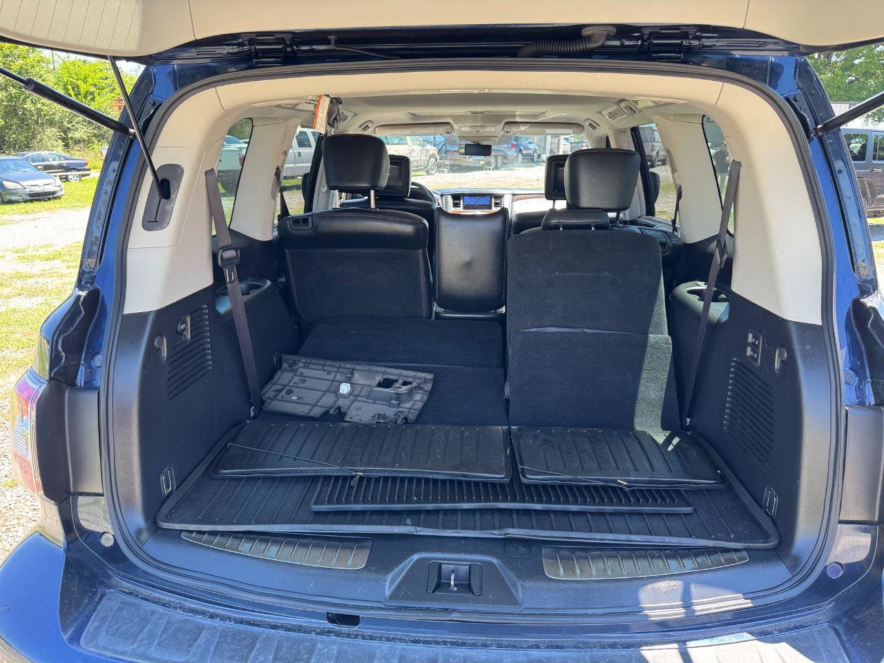 Used 2018 Nissan Armada Platinum w/ Captain Seat Package RWD image 15