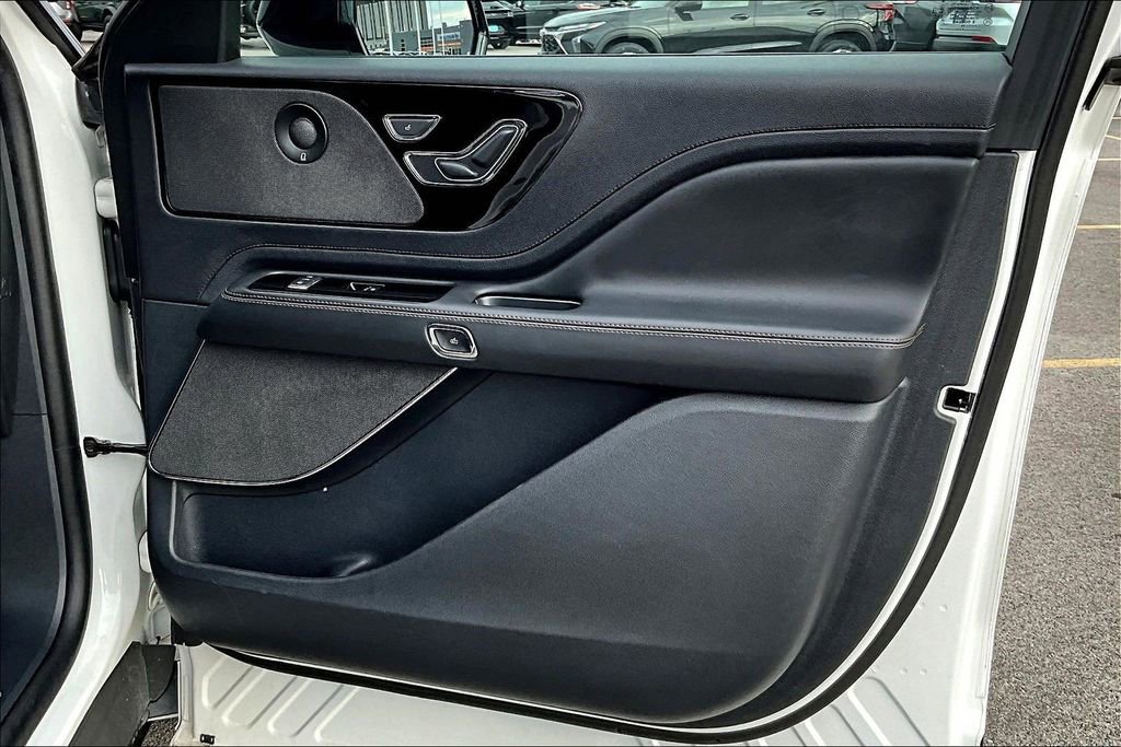Used 2025 Lincoln Aviator Reserve w/ Jet Appearance Package image 23
