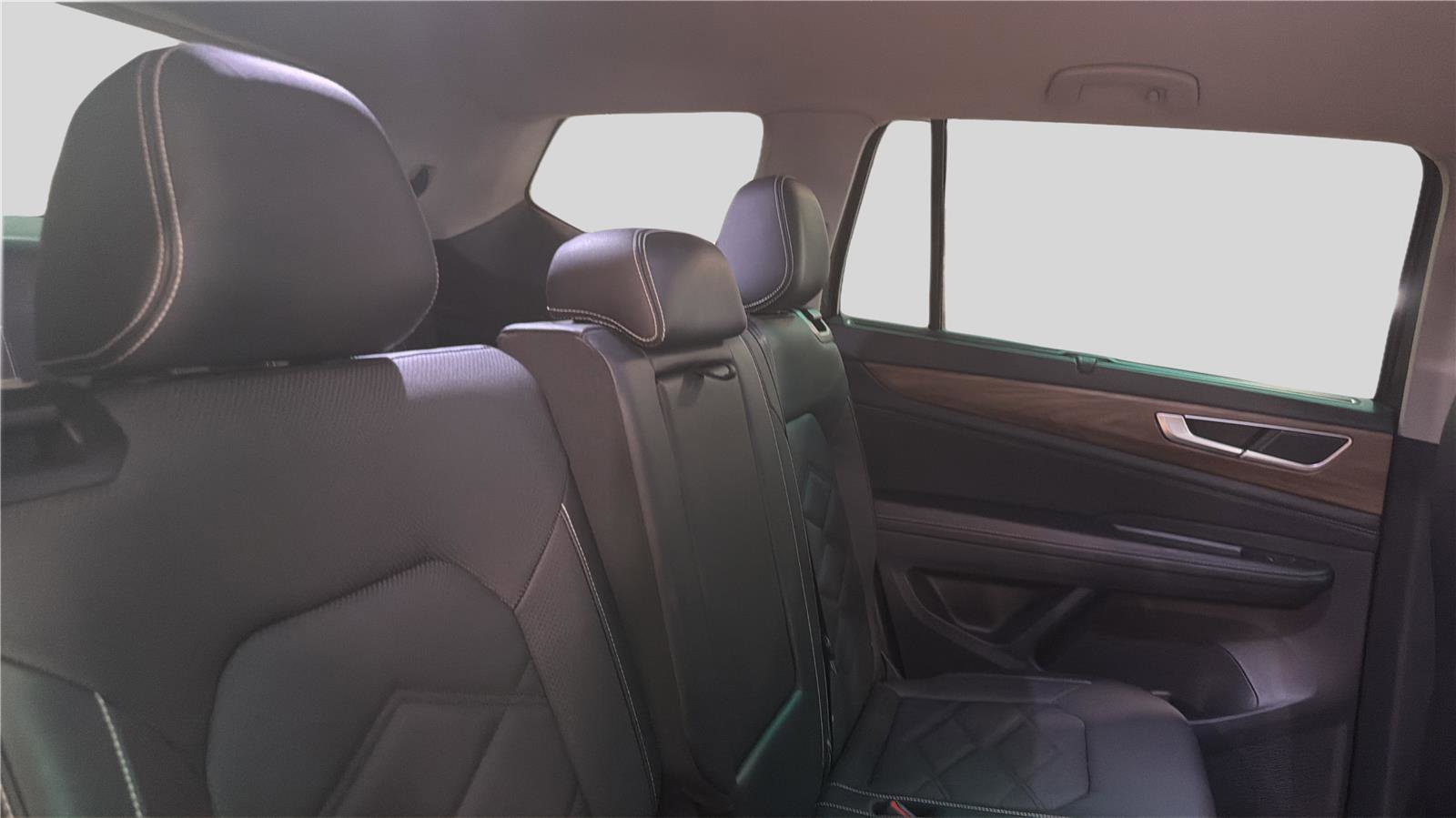 Used 2025 Volkswagen Atlas SE FWD image 21