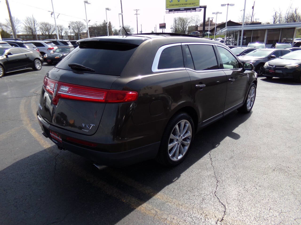 Used 2011 Lincoln MKT AWD w/ Elite Pkg image 5