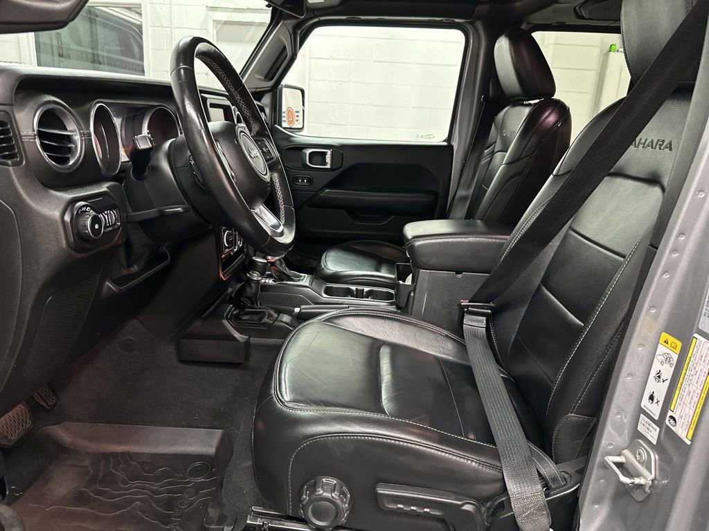 Used 2018 Jeep Wrangler Unlimited Sahara AWD/4WD image 21