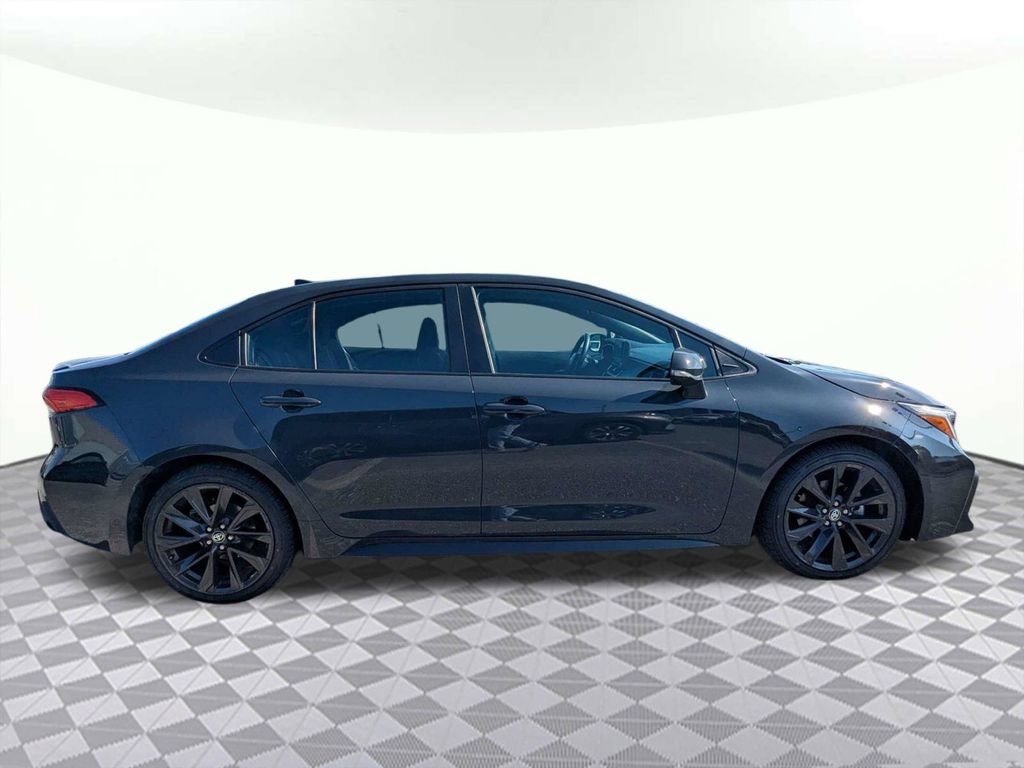 Used 2024 Toyota Corolla SE FWD image 2