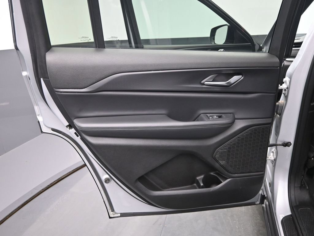 Used 2024 Jeep Grand Cherokee L Laredo image 15