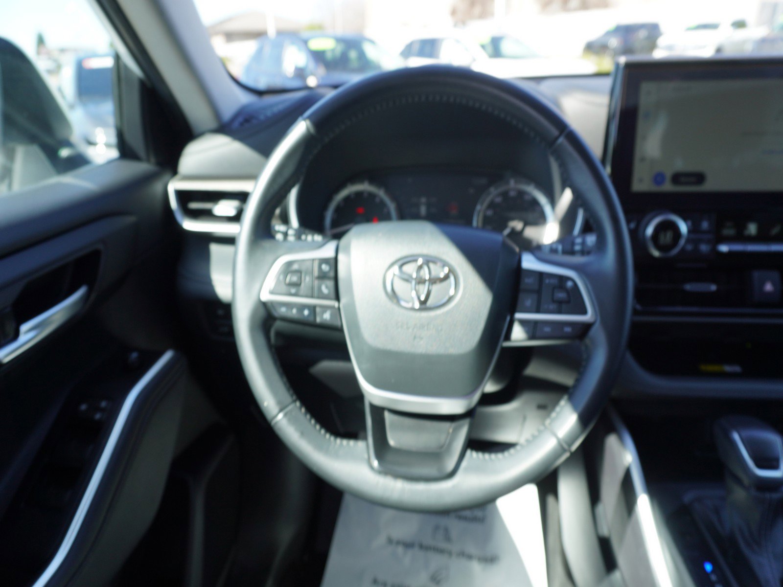 Used 2023 Toyota Highlander XLE image 17