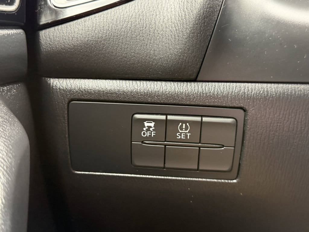 Used 2015 MAZDA MAZDA3 i Sport FWD image 28