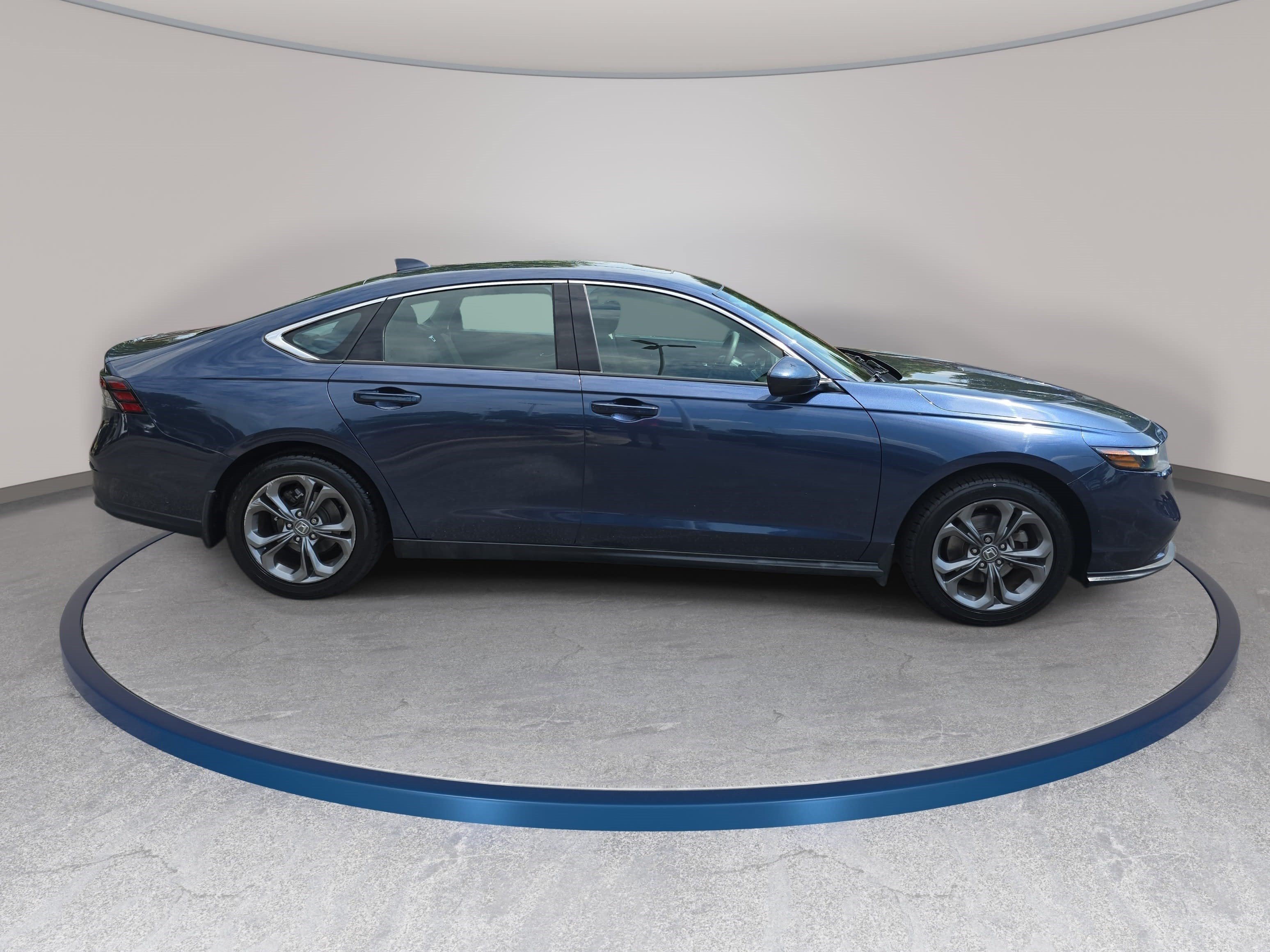 Used 2023 Honda Accord EX image 4