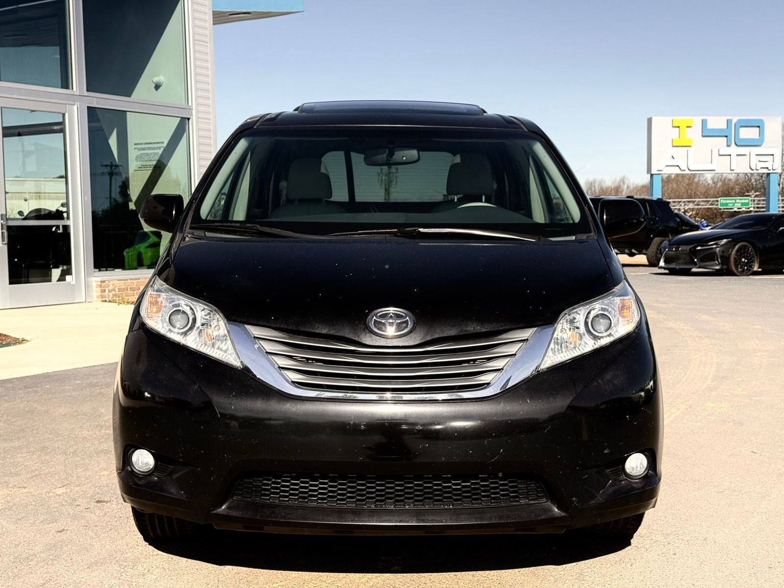 Used 2013 Toyota Sienna XLE w/ Premium Pkg image 3