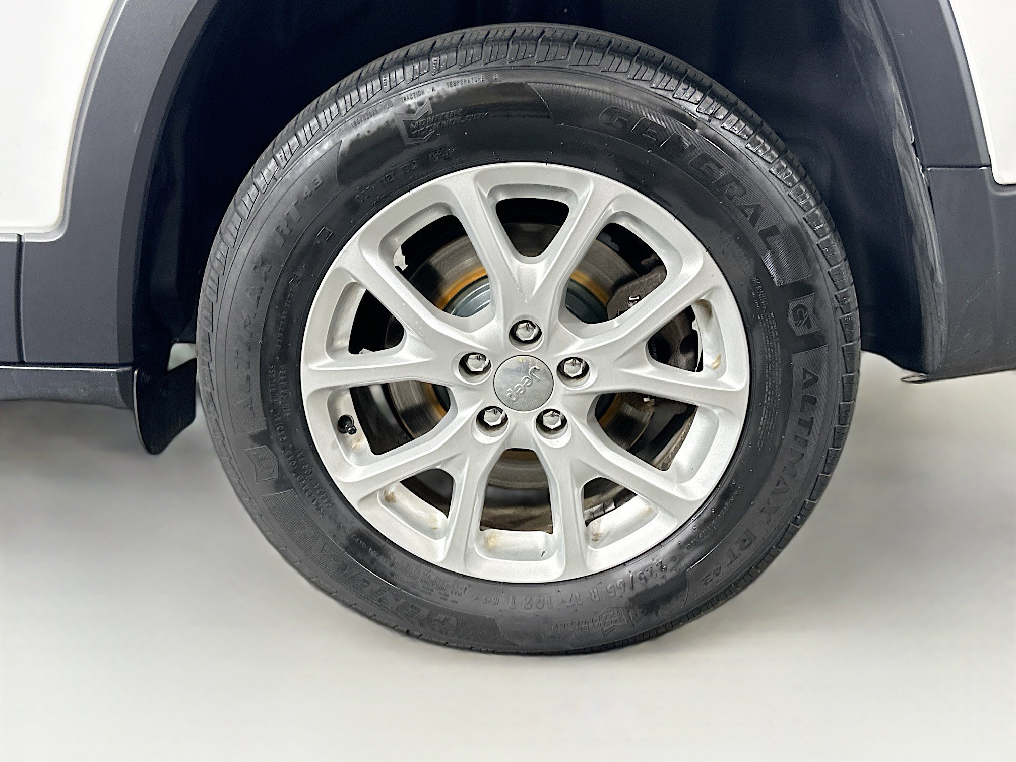 Used 2017 Jeep Cherokee Latitude image 11