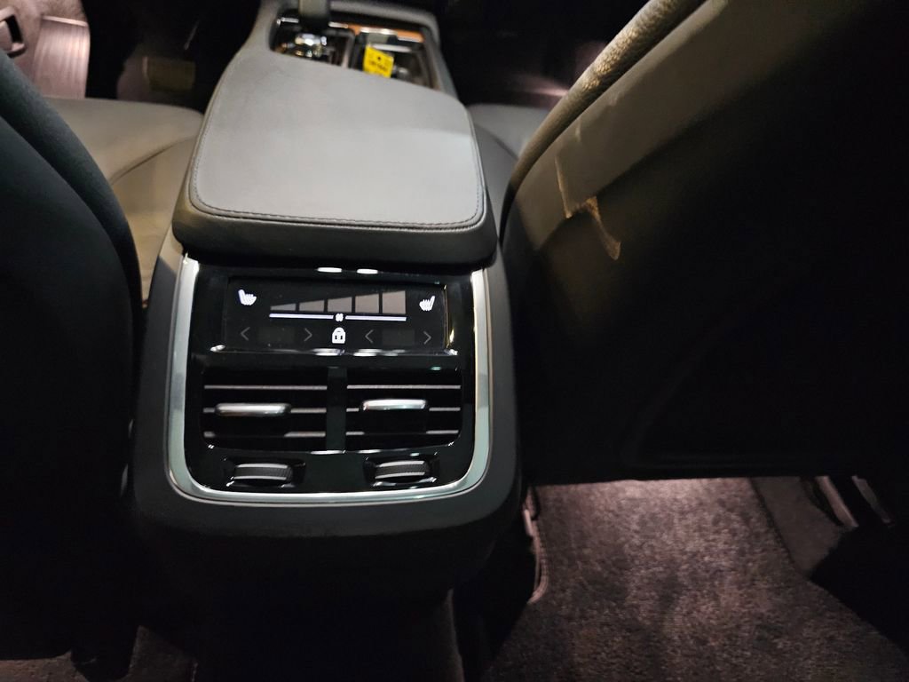 Certified 2024 Volvo XC90 B5 Plus AWD/4WD image 16