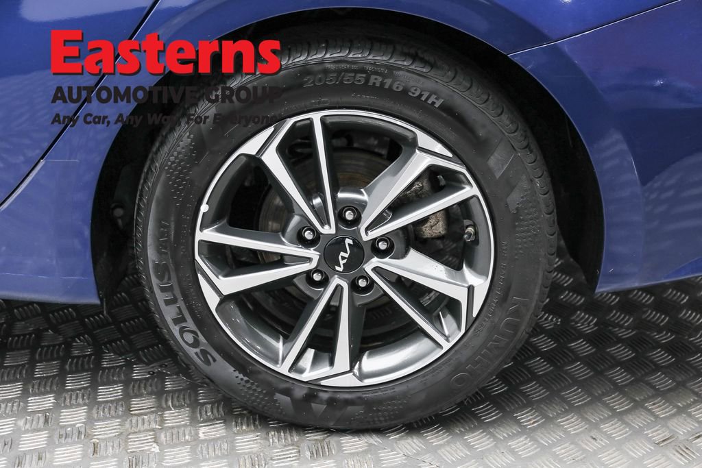 Used 2023 Kia Forte LXS image 8