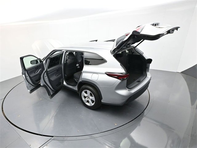 Used 2024 Toyota Highlander LE image 35