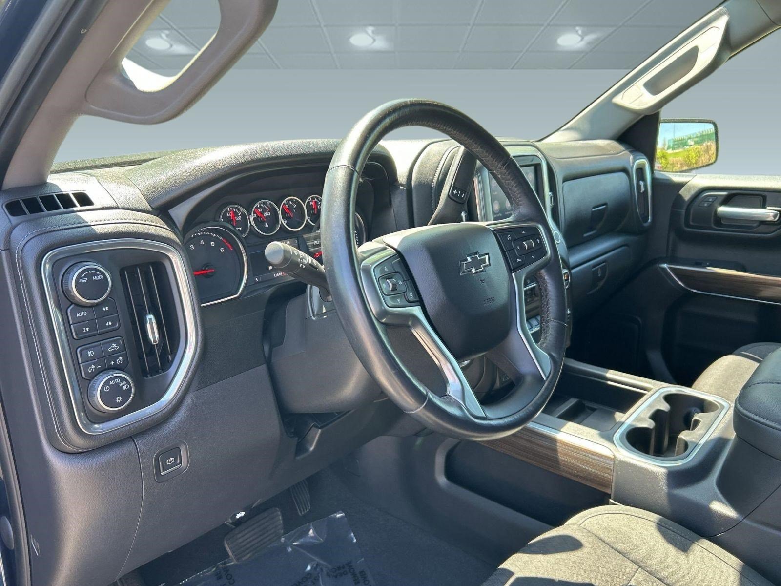 Used 2021 Chevrolet Silverado 1500 LT Trail Boss w/ Bed Protection Package AWD/4WD image 4