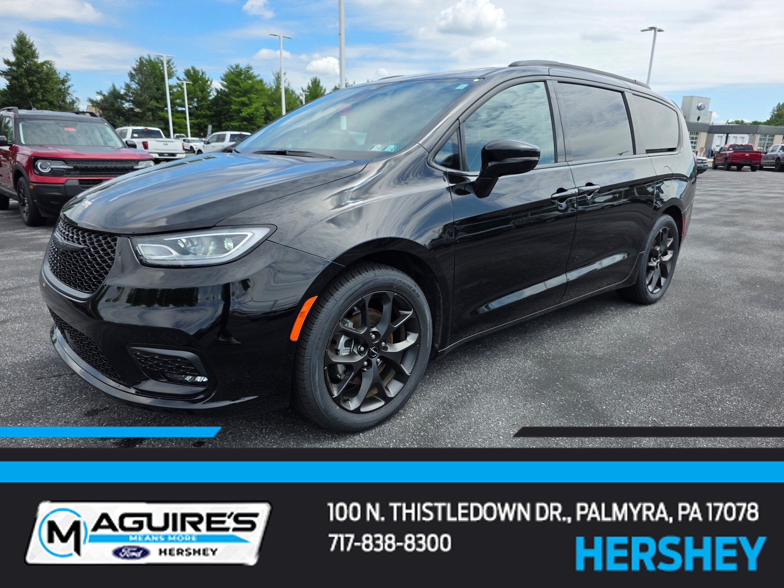 Used 2025 Chrysler Pacifica Limited FWD image 1