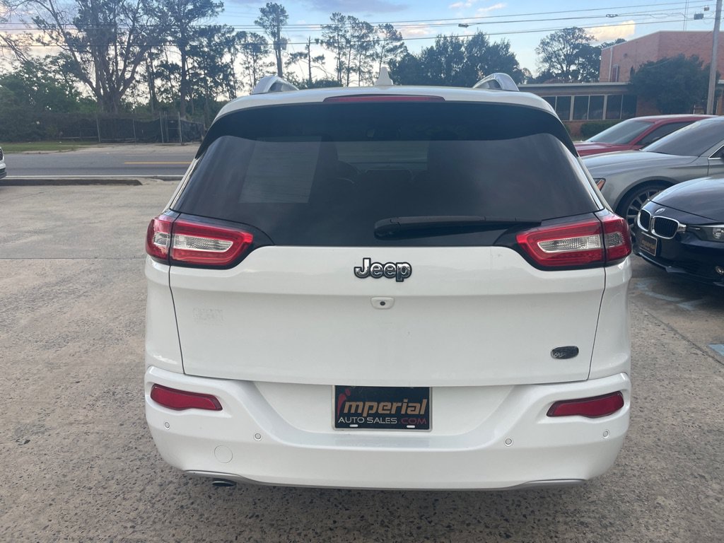 Used 2017 Jeep Cherokee Overland FWD image 6