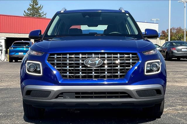 Certified 2022 Hyundai Venue Limited image 4