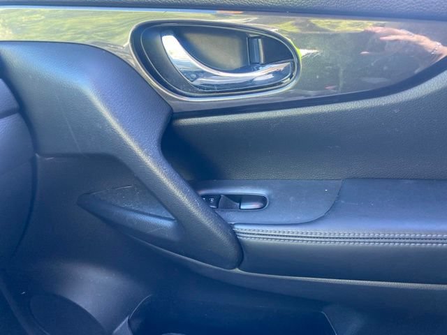 Used 2018 Nissan Rogue SV AWD/4WD image 24