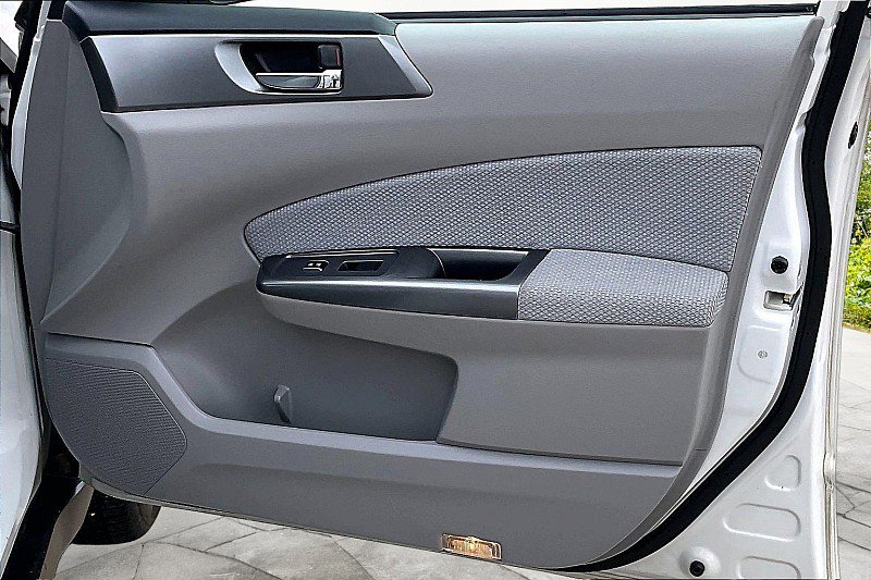 Used 2012 Subaru Forester 2.5X Premium w/ All-Weather Pkg image 25